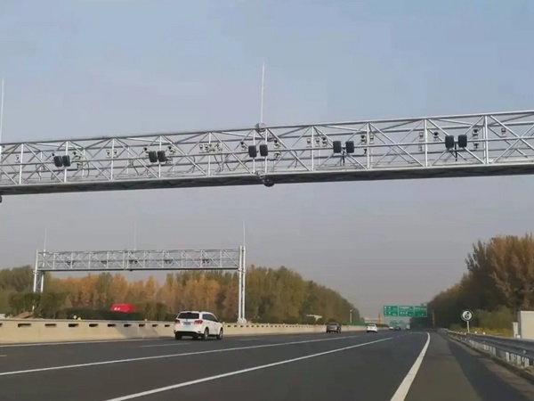 高速公路龍門(mén)架
